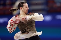 フィギュア男子SP１人目に“ロシア人”　高難度４回転ジャンプ２本着氷する幕開け！ 見慣れぬ“３文字”に戸惑い「ああ、そっか…」【冬季五輪】