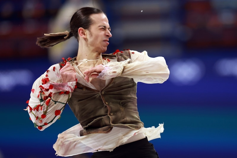 フィギュア男子SP１人目に“ロシア人”　高難度４回転ジャンプ２本着氷する幕開け！ 見慣れぬ“３文字”に戸惑い「ああ、そっか…」【冬季五輪】