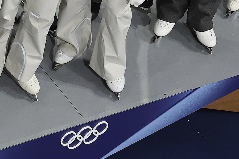 「表彰台が競技を脅かす」ブレード損傷問題。過去大会と決定的に違う“異質なミス”【冬季五輪】