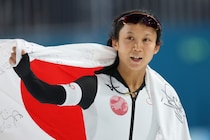 「えっ!?」高木美帆の銅メダルを現地観戦　全日本フィギュアV4女子の“近影”に騒然「あいかわらず綺麗」現在は連盟理事【冬季五輪】