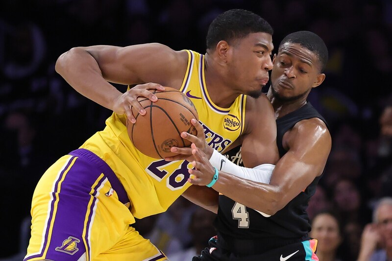 【NBA】ビッグ３欠場のレイカーズ、ウェンバンヤマに40得点を奪われスパーズに完敗。八村塁はシュート不発で６得点＜DUNKSHOOT＞
