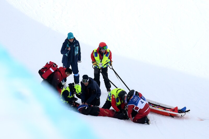 「えげつない転倒だった!」平昌銀の中国選手が着地失敗→まったく動けず...会場凍りつく衝撃光景に騒然「怖すぎ」「ピクリともしてない」【冬季五輪】