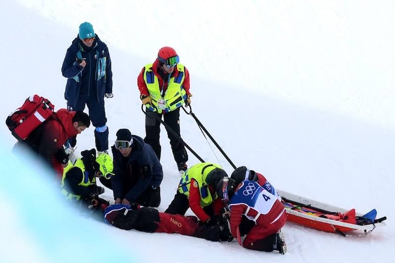 「凄惨な転倒」と英紙報道…女子スノボ劉佳宇が首から落下し緊急搬送 動揺広がる中、中国国営は「容態は比較的良好」【冬季五輪】