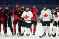 選手村を離れ、五つ星ホテルへ　ミラノの地下鉄に現れたカナダNHLスター軍団の“真意”【冬季五輪】