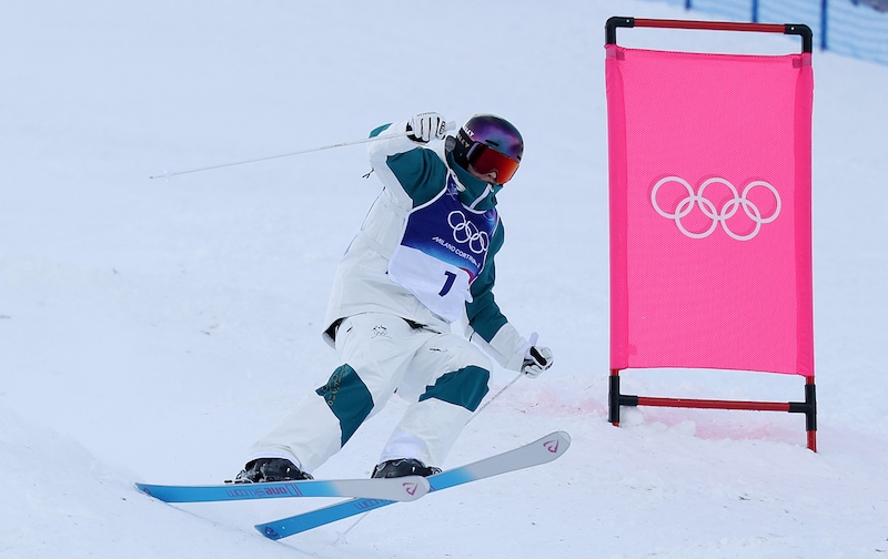 「完全に打ちのめされた瞬間」豪州ファンに衝撃、北京五輪女王がまさか…。女子モーグルで“残酷な結末”【冬季五輪】