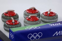 「すんごい宣伝効果」カーリング日本の初戦スウェーデンの右胸ユニに世界的な日本企業の“６文字”「凄いな！」「チラチラ目立つ」【冬季五輪】