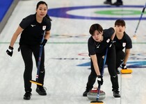 初戦黒星スタートのカーリング日本女子、北京銀メダリストが語る“敗因と収穫”【冬季五輪】