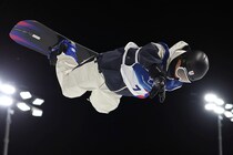 五輪初出場の19歳・山田琉聖。決勝１本目で「ダブルコークマックツイスト」などを決めて92.00点、暫定１位【男子ハーフパイプ／冬季五輪】
