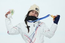 「キム・ヨナ超えのスター」スノボ金メダル韓国選手、表彰台セルフィー公開「尊重し合う姿が美しい」【冬季五輪】