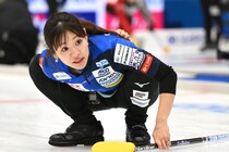 NHK生出演の吉田知那美、カーリング女子初勝利に浮かべた涙が反響！「美人すぎるだろ」「表現力がすごいわ」【冬季五輪】