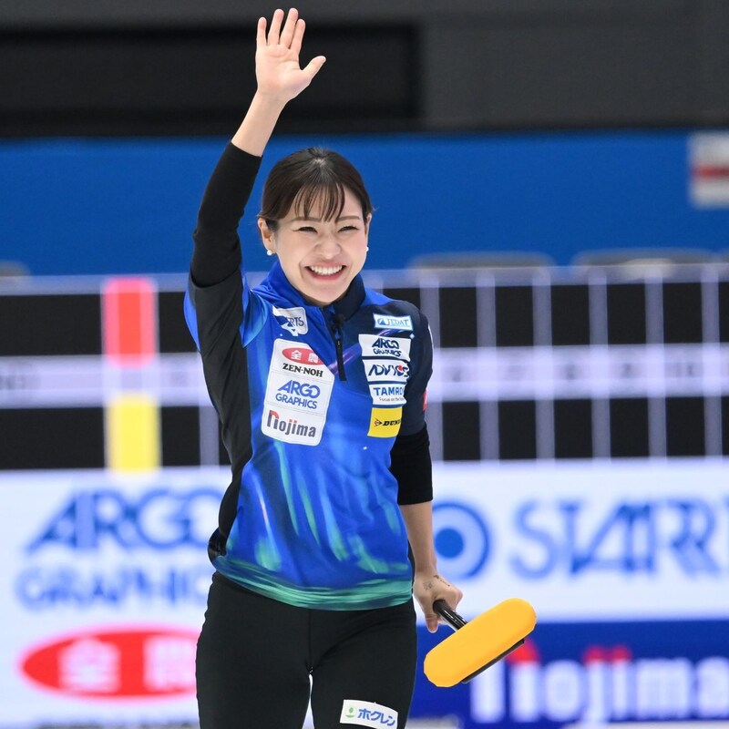 カーリング吉田知那美、いつも夫婦仲良しショットを撮ってくれる“意外なアスリート”に感謝！「新葉、いつもありがとう！」