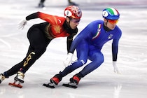 イタリア選手がゴール直前で“挑発行為”　米誌は「傲慢だ」「まるで相手を嘲笑っているよう」　日本人解説者も指摘「非常に危ない」【冬季五輪】