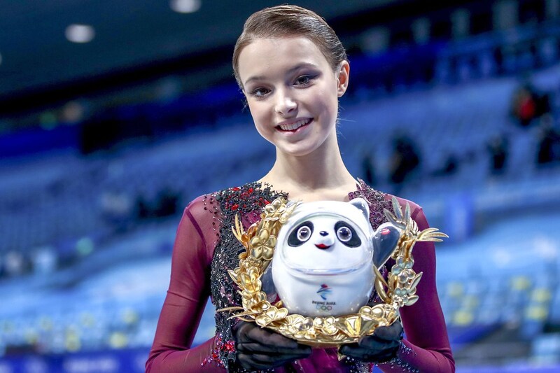 北京五輪の圧巻金メダルから４年…ミラノ入りしたフィギュア女王の“激変アダルトルック”に脚光！「雰囲気変わったね」「プロモデルみたい」【冬季五輪】