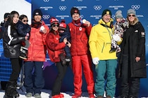 「今大会最高の一枚」冬季五輪史に残る表彰式後の“ベストカット”「スポーツに国境はない」「これは本当に美しい」