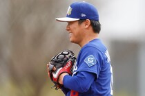 「絶望しかない色」「ジョーダン感があるなあ」配色ガラリの山本由伸“新グローブ”にファン反応「心機一転の新しいカラーリング」
