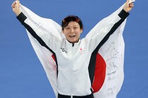 スケート大国から沸き起こった万雷の「ミホ！」コール…その瞬間、高木菜那はリアクション崩壊「姉の小躍りをいち早く共有します！」【冬季五輪】