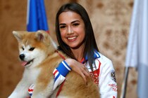 五輪金メダルから８年…ザギトワに贈呈された秋田犬マサルは今どうしている？ 選手本人が誕生日を祝して“愛の軌跡”を投稿！