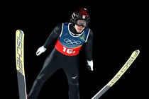 逆転メダルなるか!?　Wエース二階堂＆小林が６番手で運命の３回目へ【スキージャンプ男子スーパーチーム／冬季五輪】