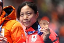 髙木美帆は、なぜ“本命外”500ｍでメダルを獲得できたのか？ 姉の菜那氏が分析「プレッシャーをめっちゃかけられました」【冬季五輪】