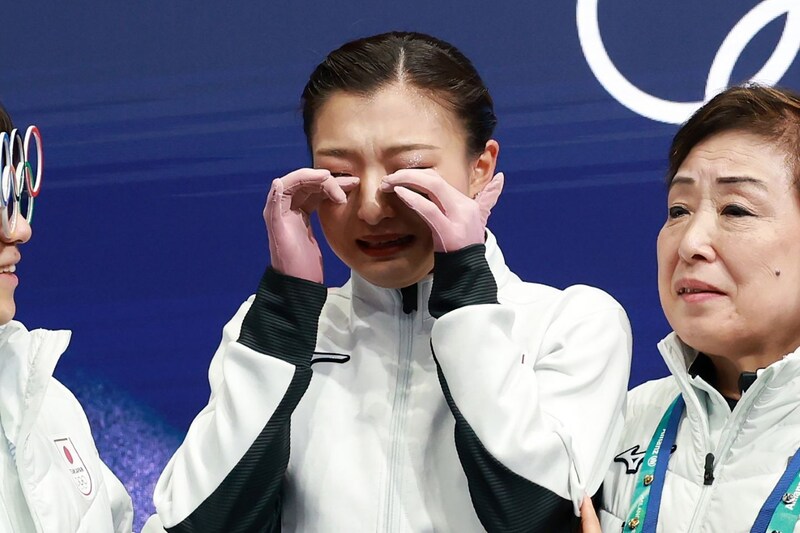 「号泣わかるよ…」「こちらも泣けてくる」圧巻”りくりゅう”に坂本花織が涙→ファンもらい泣き 「最高のバトンもらったね」【冬季五輪】