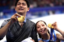 りくりゅうが涙の金メダルで決めた！  日本選手団冬季五輪最多タイ18個目、史上最大の逆転劇「すごくね」「メダルラッシュ！」【冬季五輪】