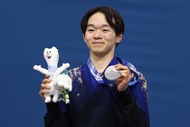 鍵山優真に「やっと会えた！」グラミー賞作曲家が２つの銀メダルを祝福＆舞台裏ショット投稿「ブラボーおめでとう」【冬季五輪】