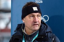 怒りのあまり雪玉を投げつけ...天候悪化で途中終了のスキージャンプ舞台裏　海外現地ディレクター明かす「ラウンドを中止する方がマシだった」【冬季五輪】