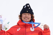 「日本勢すごすぎる」​​​​​​​長谷川帝勝、男子スロープスタイル銀メダルに歓喜続々​​​​​​​「どんだけ強くなってんの！」【冬季五輪】