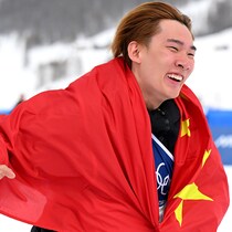 誕生日にスロープスタイル制覇！ 中国に今大会初の「金」をもたらした蘇翊鳴の“異色の経歴”【冬季五輪】