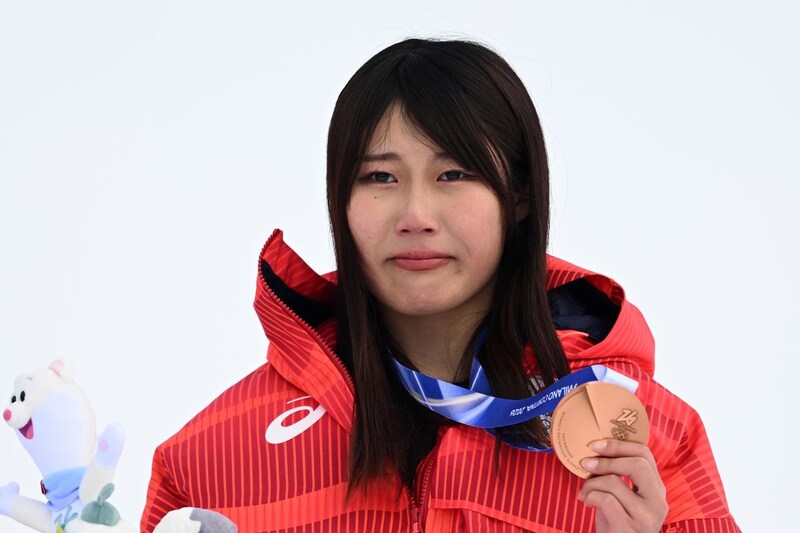 「めっちゃギラギラしてて最高」銅で悔し泣きのスノボ村瀬心椛、負けん気の強さにファン感服「受け答え立派すぎる」【冬季五輪】
