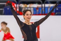 ロシア出身の元フィギュア世界女王、ミラノで遭遇した“40歳日本レジェンド”との貴重２Ｓでニッコリ！【冬季五輪】