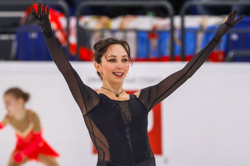ロシア出身の元フィギュア世界女王、ミラノで遭遇した“40歳日本レジェンド”との貴重２Ｓでニッコリ！【冬季五輪】