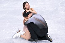 NYタイムズが激写した、りくりゅうの“一枚”　X投稿の閲覧数が驚異の2360万回超え「壁画みたいだ」「まさに歴史的瞬間」【冬季五輪】