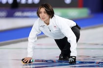 カーリング女子日本代表、予選最終戦の中国戦は雪の影響で開始遅延「チームの到着が遅れている」【冬季五輪】