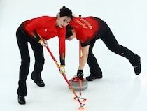 「凛々しかったなー」カーリング女子日本代表と競り合い演じた中国選手の“美貌”に騒然【冬季五輪】