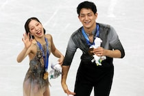 りくりゅうがついに初公開した“噂の大切なモノ”にファン歓喜！「シャー子きたーー！！」「反則級の愛らしさ」 大物アイドルとの３ショットも【冬季五輪】