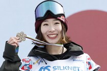 スノボ五輪解説の鬼塚雅が告白「よく似てると言われる...」元卓球日本代表と感激対面【冬季五輪】