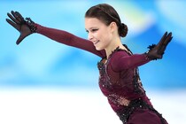北京五輪の金メダルから４年…露フィギュア女王がミラノから発信した“美しき８頭身近影”に脚光！「上品な佇まい」「ふたりの姉も超綺麗」【冬季五輪】