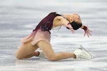 坂本花織、224.90点メダル確定！ 現役最後のオリンピックで２大会連続の表彰台【冬季五輪】