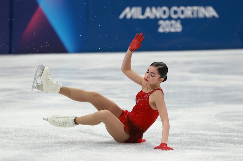 18歳ペトロシアン、逆転V狙い4回転ジャンプ挑戦も転倒、現在2位 千葉百音21番滑走、坂本花織23番滑走、最後は中井亜美【冬季五輪】