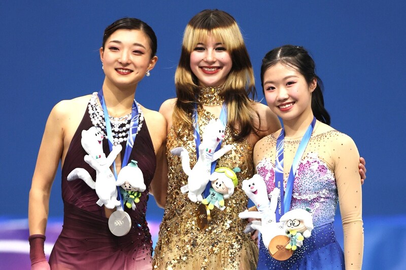 坂本花織が銀、中井亜美は銅!日本女子ダブル表彰台は史上初の快挙 千葉百音4位、金メダルはアリサ・リウ【冬季五輪】