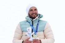 「私はスマホを貰えなかった！」AINロシア出身の23歳の“告白”に母国ファンざわつく「みんなには配られたらしいけど...」【冬季五輪】