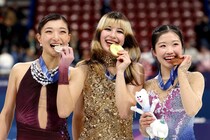 「可愛すぎて永久保存」女子フィギュアの豪華トップ３が舞台裏で創出した“巨大ハートマーク”が話題！「尊いわ～」「どんだけポーズネタあるん？」【冬季五輪】
