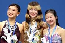「本当の姉妹のようですね」五輪公式が公開したフィギュア女子の“一幕”に感動の声続出「美しい光景」「改めてスポーツって素晴らしい」【冬季五輪】