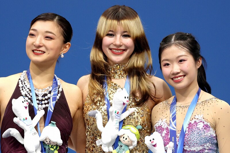 「本当の姉妹のようですね」五輪公式が公開したフィギュア女子の“一幕”に感動の声続出「美しい光景」「改めてスポーツって素晴らしい」【冬季五輪】