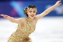 五輪金メダリストの大先輩がアリサ・リウの“美少女な秘蔵フォト”を公開！日本勢とのトップ３を「初めてアジア系で表彰台を独占」と称賛【冬季五輪】