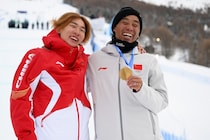 「本当に幸せ」日中の教え子がスノボSSで金メダル　日本人コーチが感謝の投稿「彼らは才能を持っているだけでなく…」【冬季五輪】