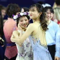 「カオリへの敬意に満ちていた」坂本花織が自撮りした“オールスター集結の一枚”に世界中から1200件超えの賛辞！「なんて美しい光景」「誰が引き継ぐの？」【冬季五輪】