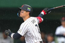 侍ジャパン、昨年日本一のホークスに13－３で大勝！　佐藤らタイガース勢が計11打点の大爆発、悪天候による７回途中終了で初陣終える