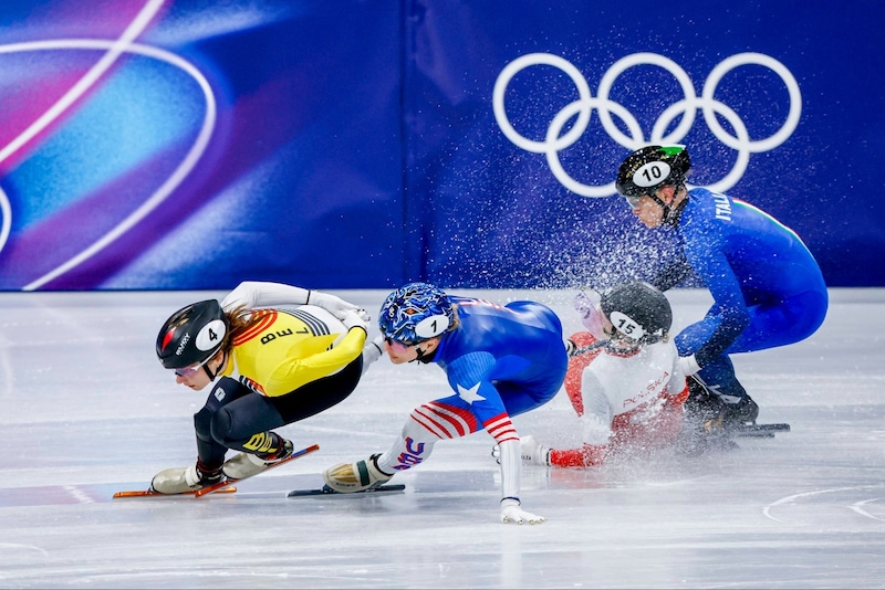 刃が顔面直撃！氷上に走った戦慄…ショートトラック女子で多重クラッシュ重傷も無事を報告「私は大丈夫」【冬季五輪】